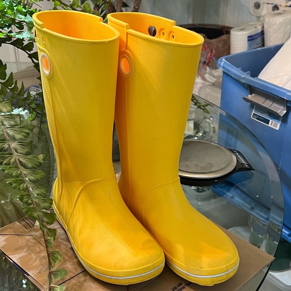 Women’s Croc Rain Boots Size 8